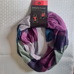 Infinity loop scarf by V. FRASS